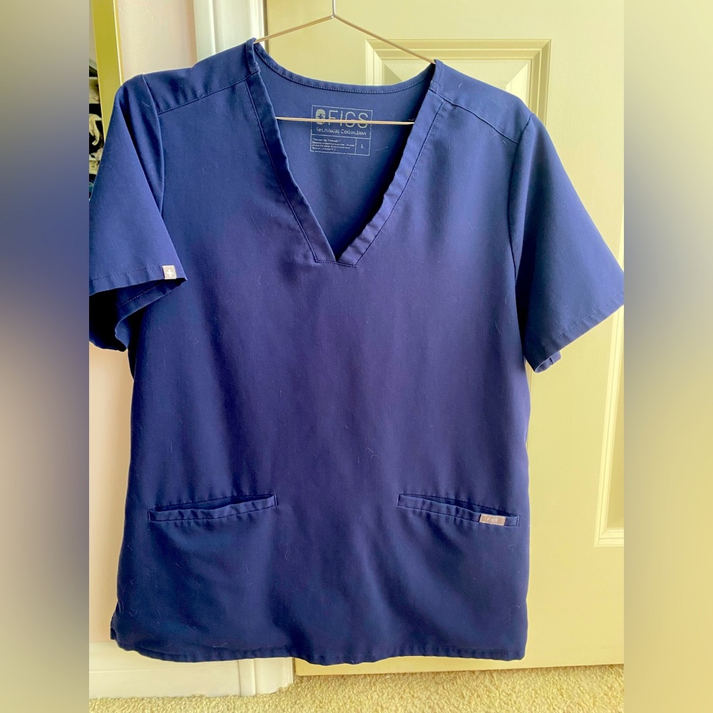 Figs Casma scrub top